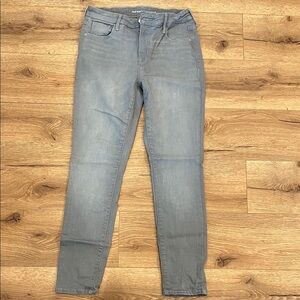EUC Old Navy Rockstar Built in Sculpt light gray skinny jeans